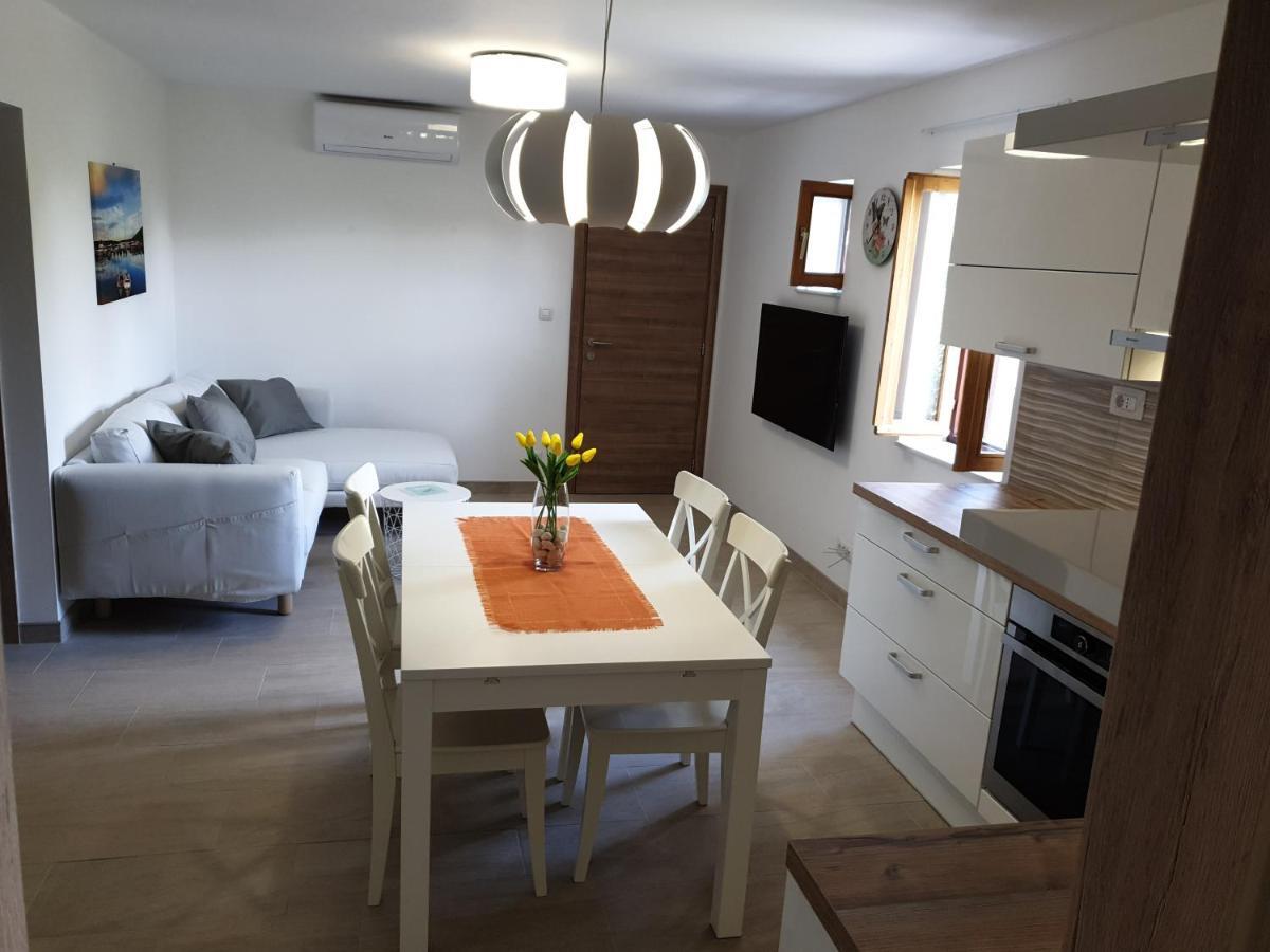 Apartments Stella Apsyrtides オソル エクステリア 写真